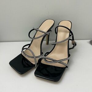 Black sandals heels with straps